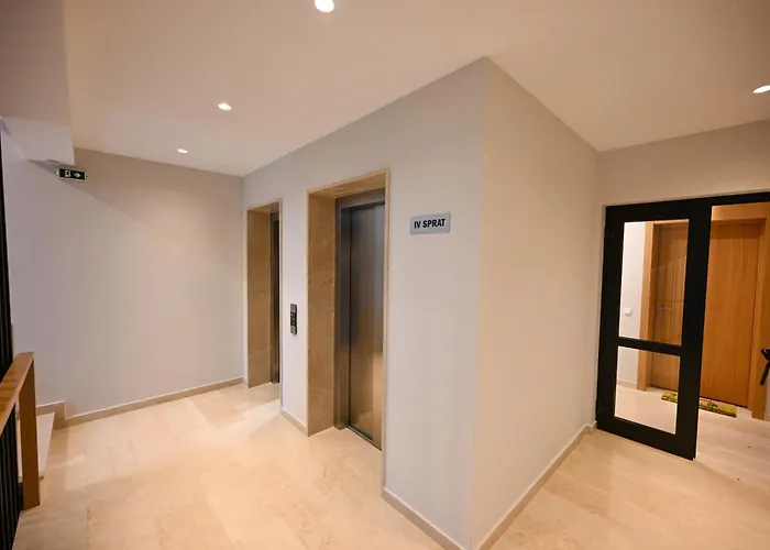 Smit, Kalman Complex Lejlighed